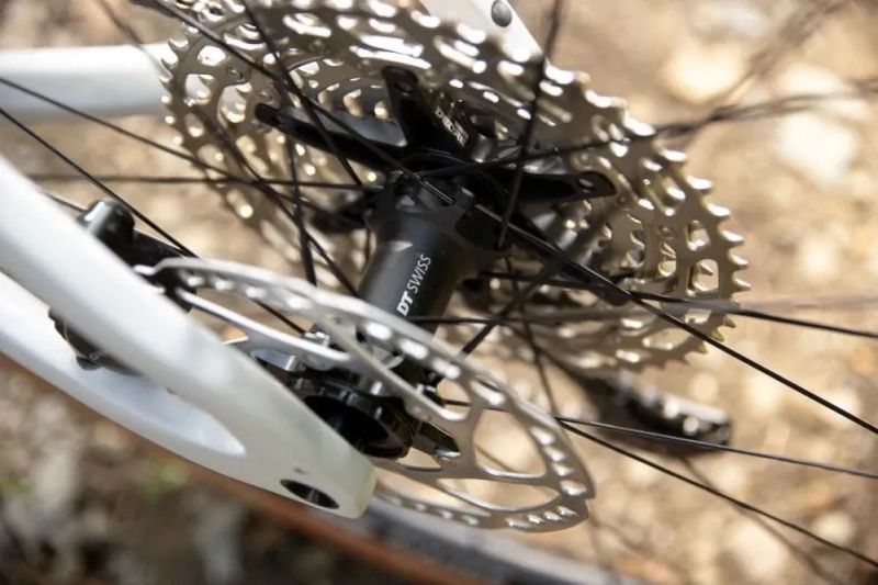 🔥🔥 SLEVA 28.000 -29% 🔥🔥 Rock Machine LUKK CR 90 / Matte Limerock Grey - L karbonový rám GRX, Di2