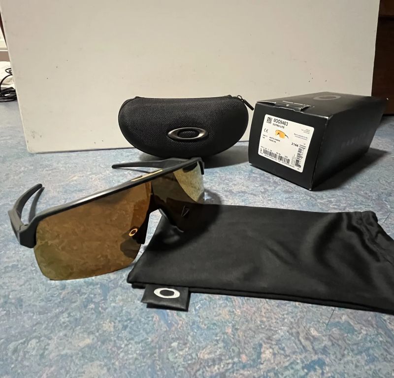 Prodám kombo! MET trenta mips⛑️+ oakley sutro lite🕶️