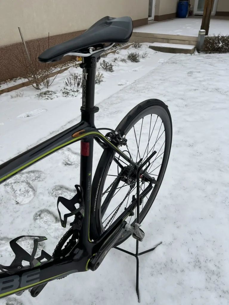 Prodám, silniční karbonové kolo Cube