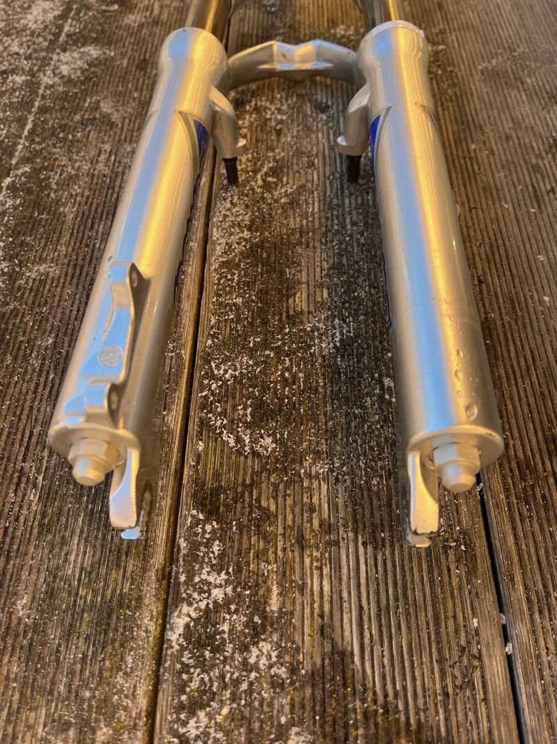 Odpružená vidlice Marzocchi Bomber 2001 MTB retro