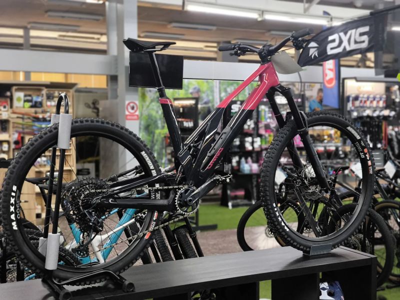 !NOVÉ! Unno Burn Elite - karbon, zdvih 160mm RockShox ZEB Select, vel. "L"