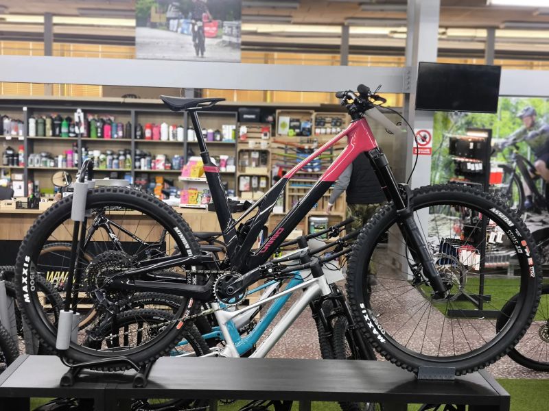 !NOVÉ! Unno Burn Elite - karbon, zdvih 160mm RockShox ZEB Select, vel. "L"