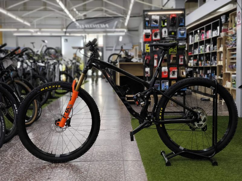 Najeto 50-100km, CTM SCROLL AM Pro 29, vel. M, FOX 36 Kashima, Shimano XT