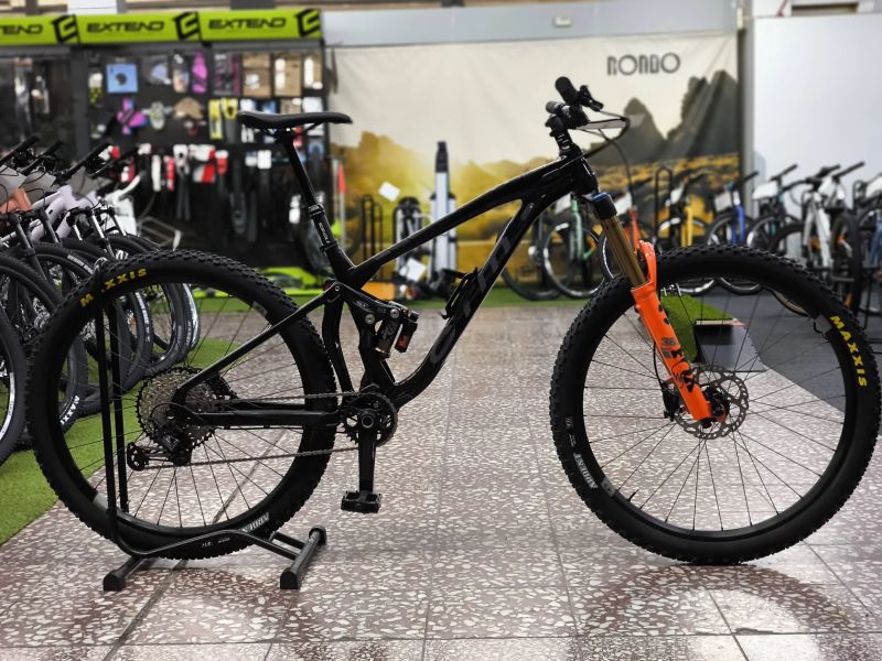 Najeto 50-100km, CTM SCROLL AM Pro 29, vel. M, FOX 36 Kashima, Shimano XT