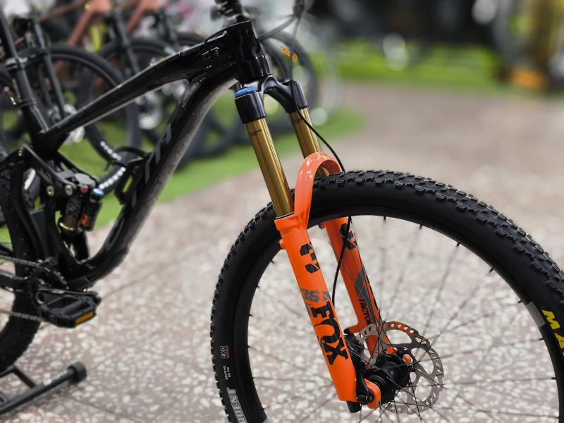 Najeto 50-100km, CTM SCROLL AM Pro 29, vel. M, FOX 36 Kashima, Shimano XT