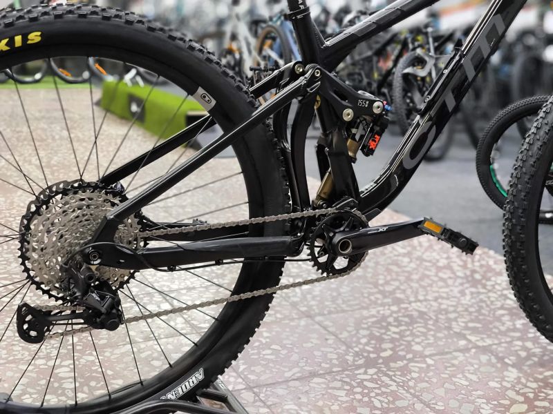 Najeto 50-100km, CTM SCROLL AM Pro 29, vel. M, FOX 36 Kashima, Shimano XT