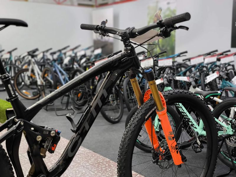 Najeto 50-100km, CTM SCROLL AM Pro 29, vel. M, FOX 36 Kashima, Shimano XT