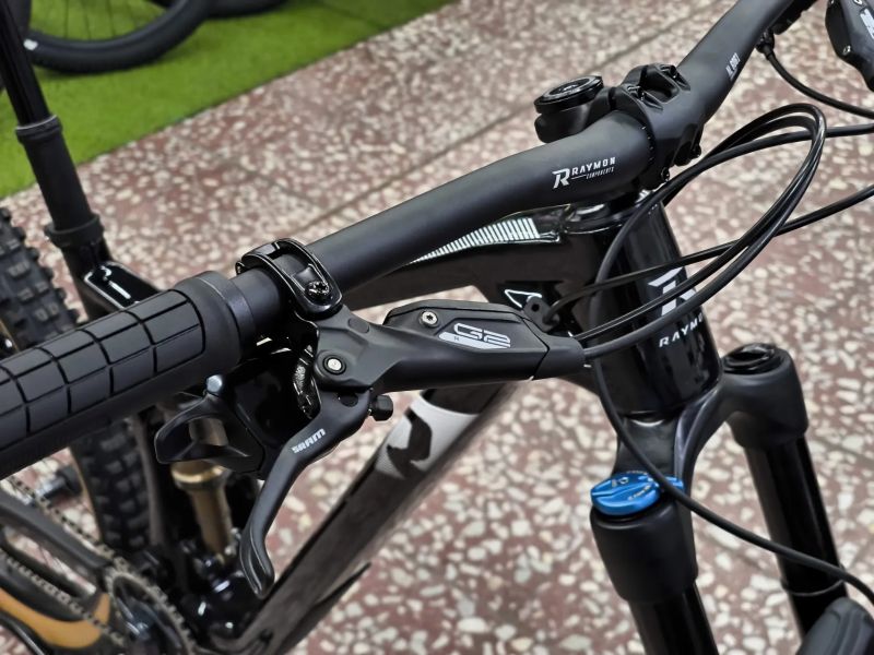 !!NOVÝ!! Raymon FullRay 150 10.0, karbon, Sram GX, Fox 36, vel. S