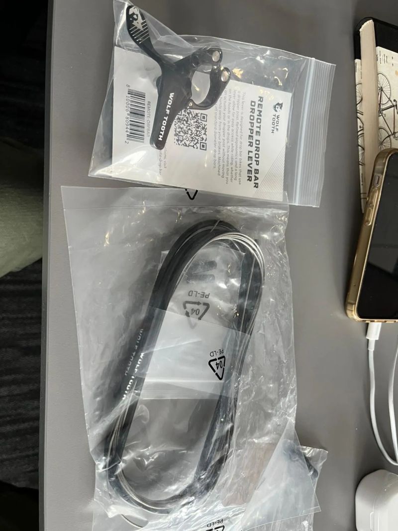 Nová gravel páčka ovládání teleskopické sedlovky "WOLF TOOTH REMOTE DROPBAR"