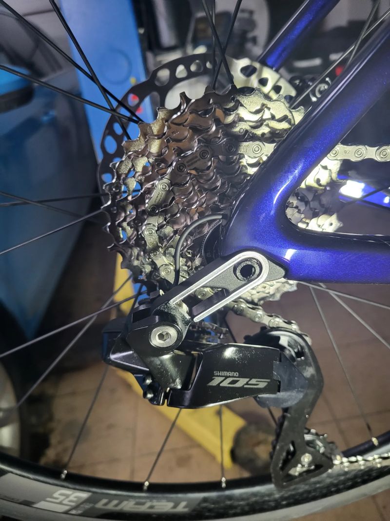 Prodám silniční sadu shimano 105 di2