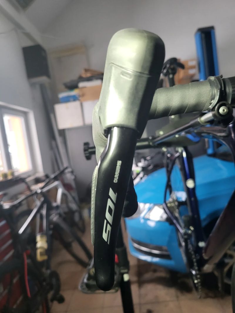 Prodám silniční sadu shimano 105 di2