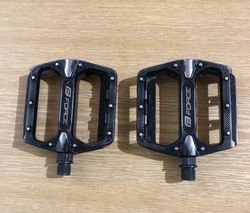 Prodám platformové pedály Force