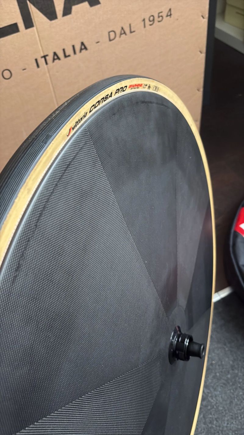 KARBONOVÝ SILNIČNÍ DISK DT SWISS ARC 1100 DISC 700C AERO DISC