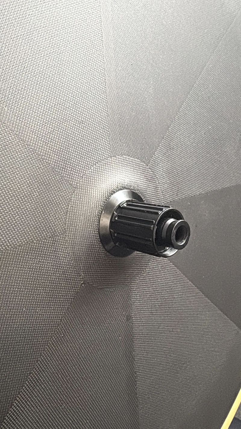 KARBONOVÝ SILNIČNÍ DISK DT SWISS ARC 1100 DISC 700C AERO DISC