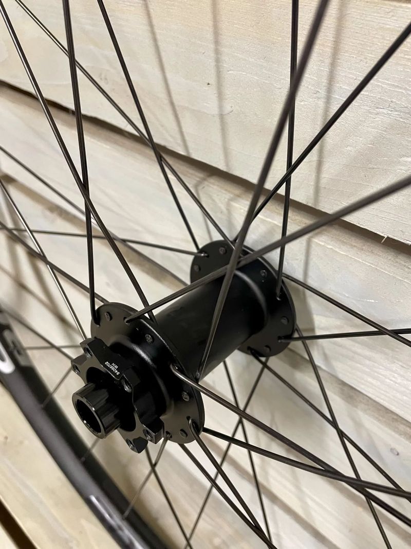 Bontrager Line Comp 30 TLR Boost 29”