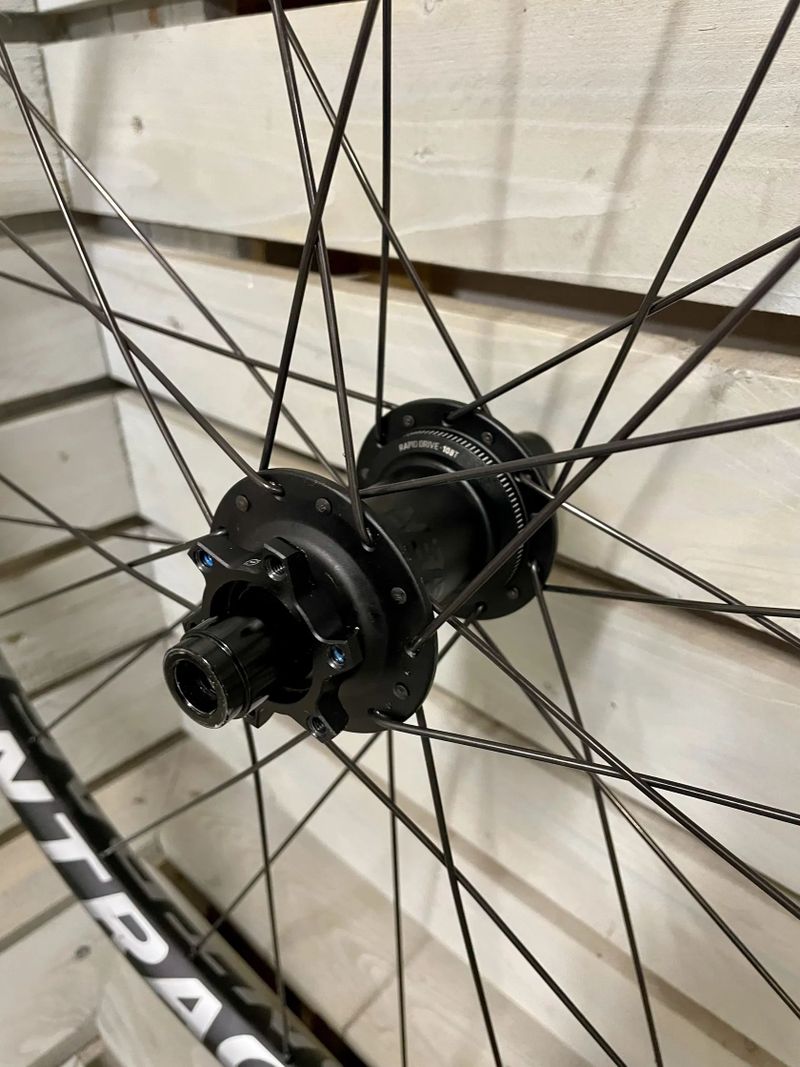Bontrager Line Comp 30 TLR Boost 29”