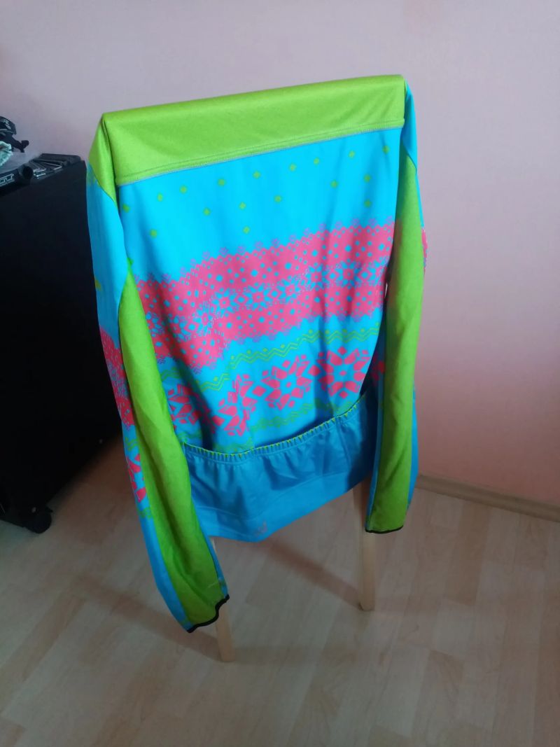 Zateplené oblečení: kalhoty, dresy - na cca 170-180 cm výšky 