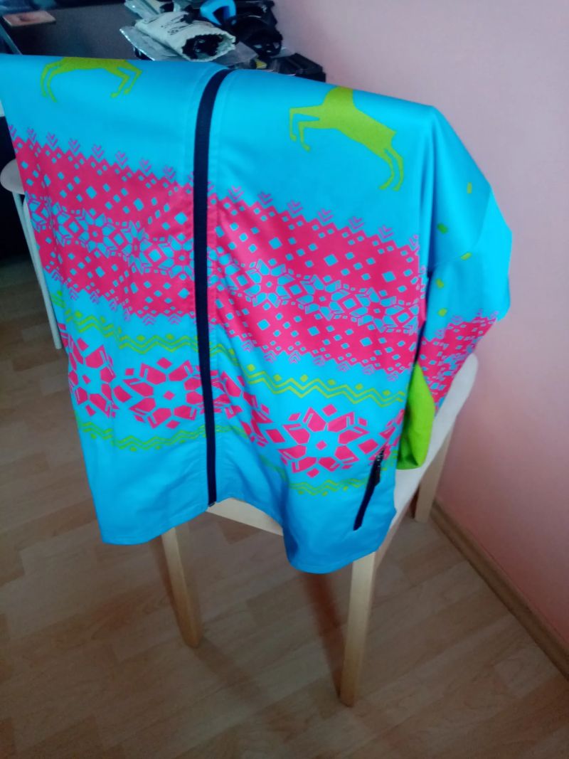 Zateplené oblečení: kalhoty, dresy - na cca 170-180 cm výšky 