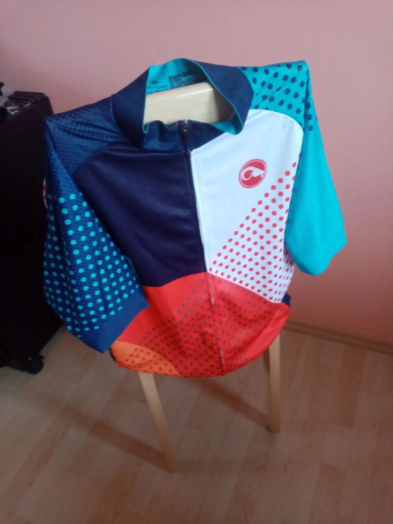 Zateplené oblečení: kalhoty, dresy - na cca 170-180 cm výšky 