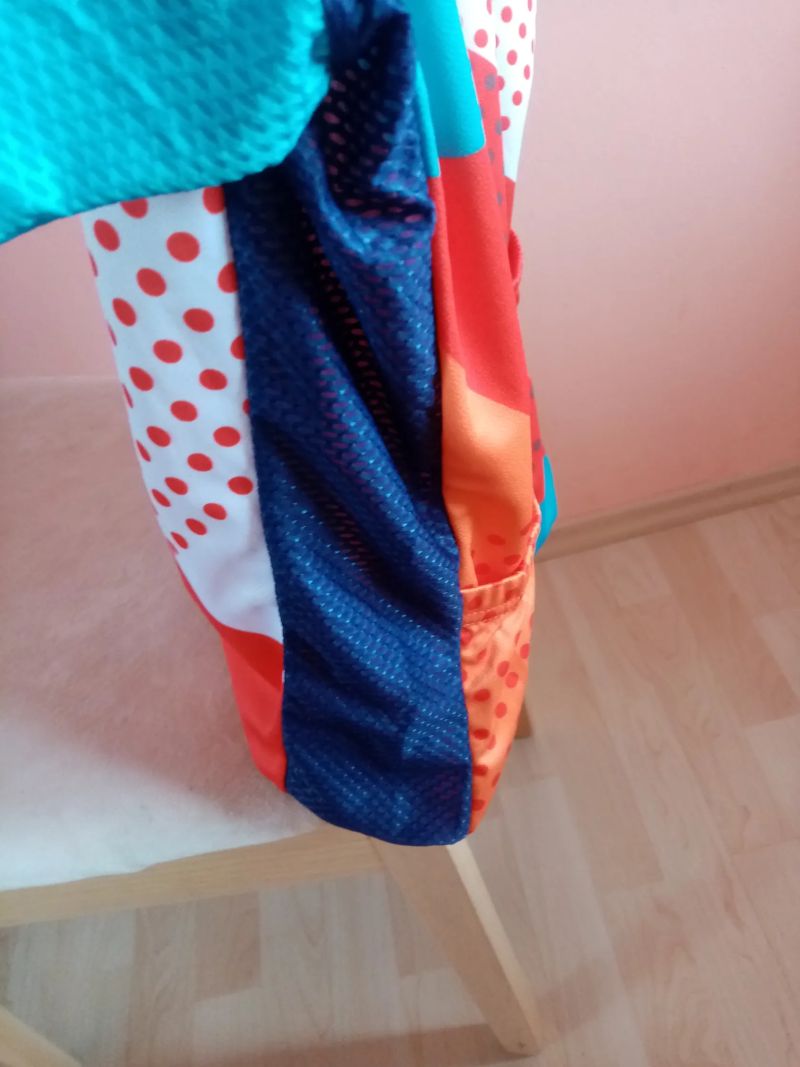 Zateplené oblečení: kalhoty, dresy - na cca 170-180 cm výšky 