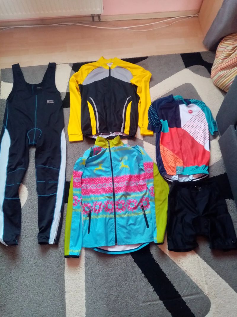 Zateplené oblečení: kalhoty, dresy - na cca 170-180 cm výšky 