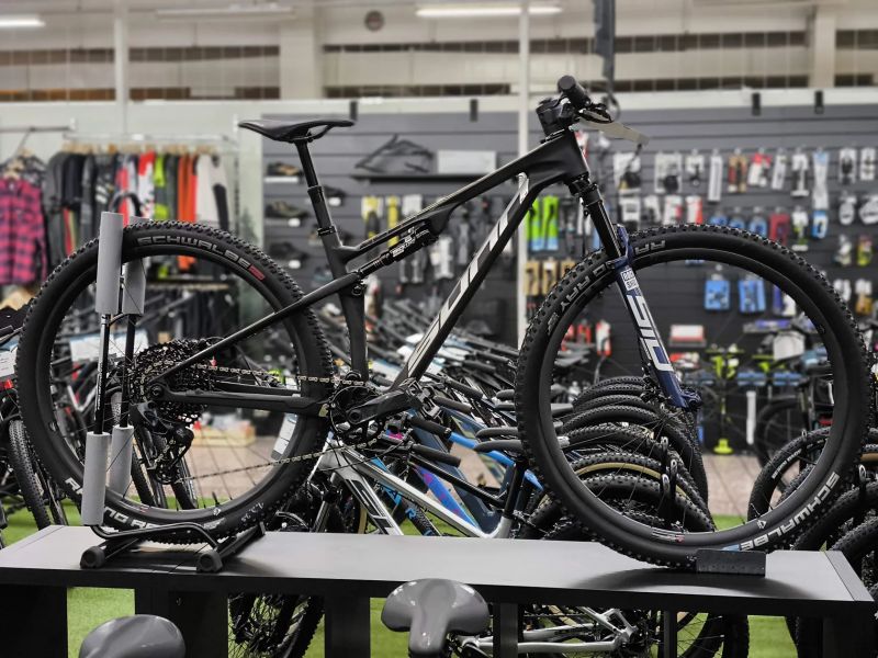 Sunn Shamann XC Finest, 10,8kg, Sram GX AXS, karbon zapletená kola, vel. S, najeto 500km