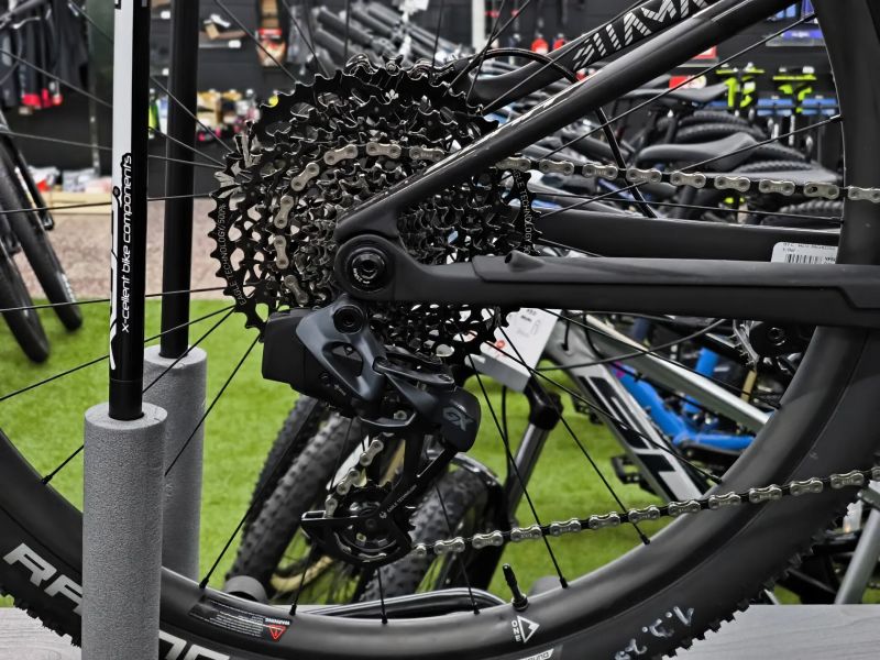 Sunn Shamann XC Finest, 10,8kg, Sram GX AXS, karbon zapletená kola, vel. S, najeto 500km