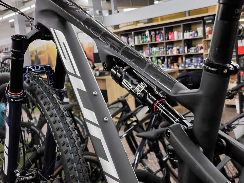 Sunn Shamann XC Finest, 10,8kg, Sram GX AXS, karbon zapletená kola, vel. S, najeto 500km