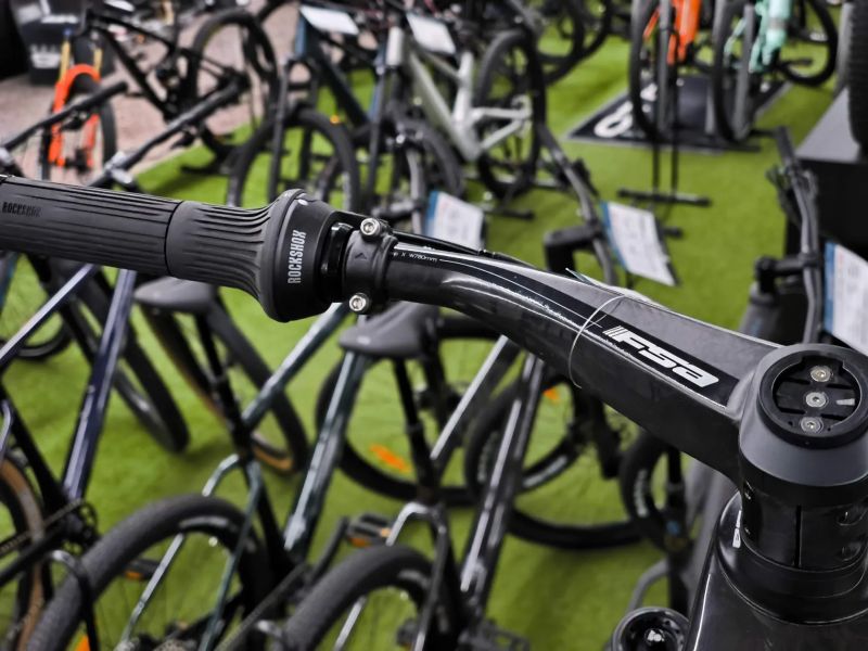 Sunn Shamann XC Finest, 10,8kg, Sram GX AXS, karbon zapletená kola, vel. S, najeto 500km