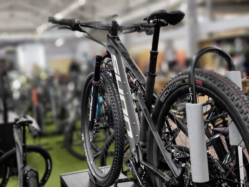 Sunn Shamann XC Finest, 10,8kg, Sram GX AXS, karbon zapletená kola, vel. S, najeto 500km