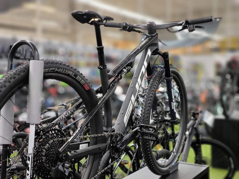 Sunn Shamann XC Finest, 10,8kg, Sram GX AXS, karbon zapletená kola, vel. S, najeto 500km