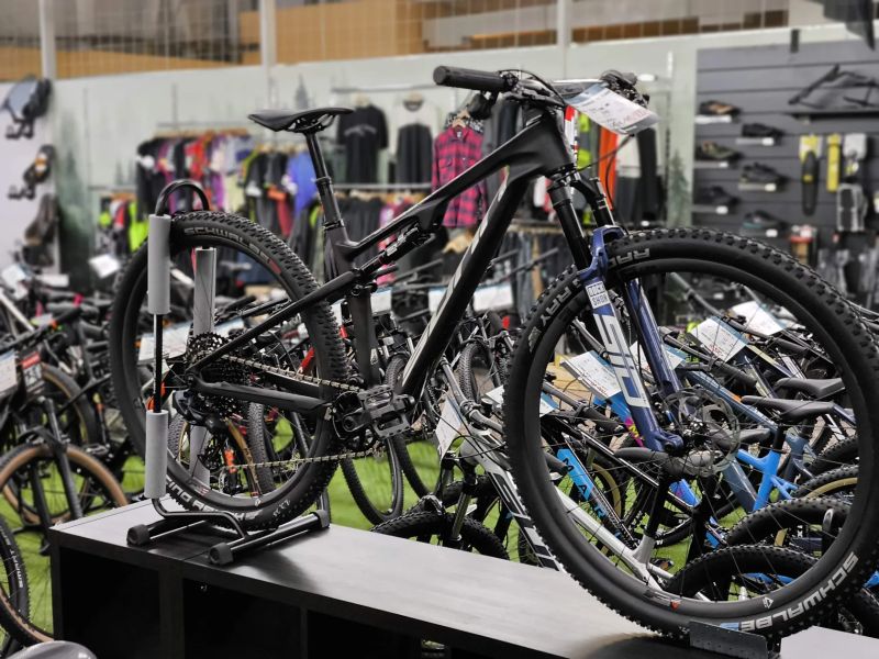 Sunn Shamann XC Finest, 10,8kg, Sram GX AXS, karbon zapletená kola, vel. S, najeto 500km