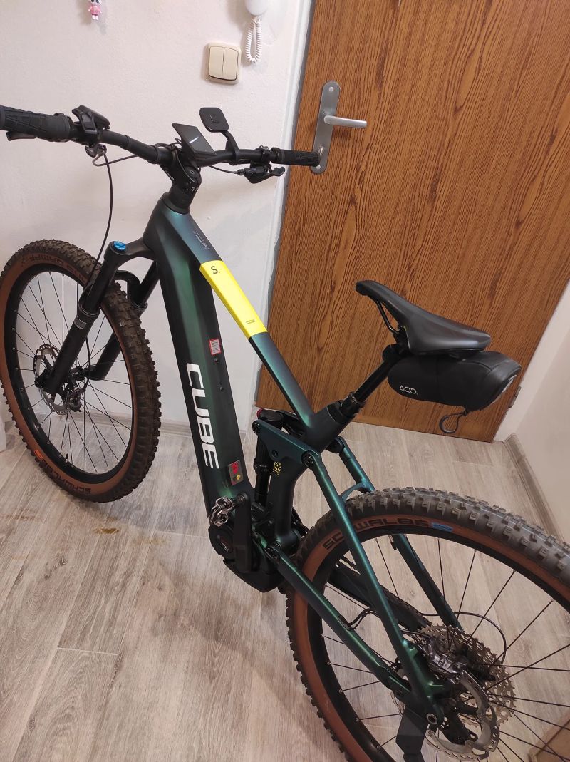 CUBE STEREO HYBRID 140 HPC SLX 750,vel.M. 120 Km Je v Zaruce