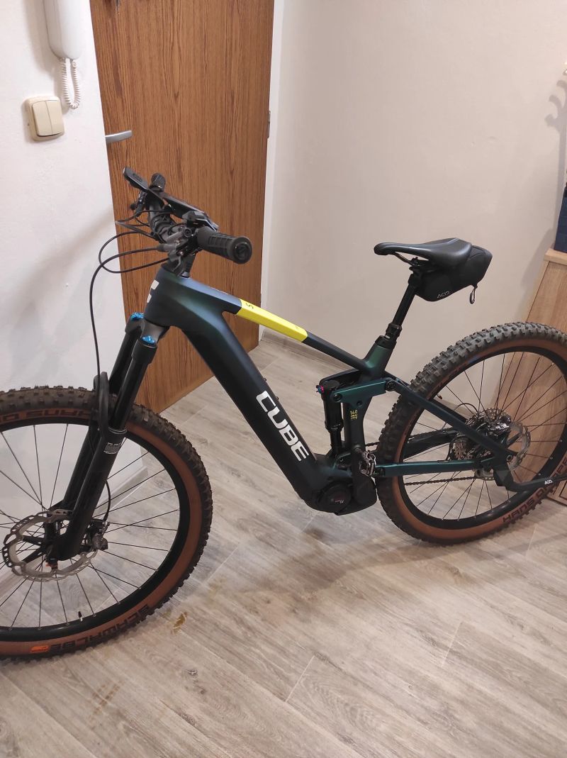 CUBE STEREO HYBRID 140 HPC SLX 750,vel.M. 120 Km Je v Zaruce