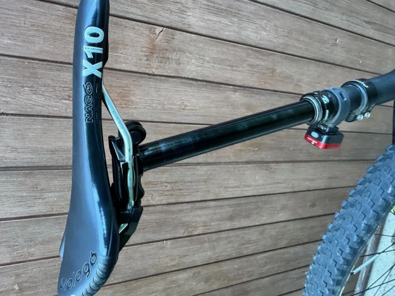 Author master, karbonový, s teleskopickou sedlovkou, super stav, téměř nejetý