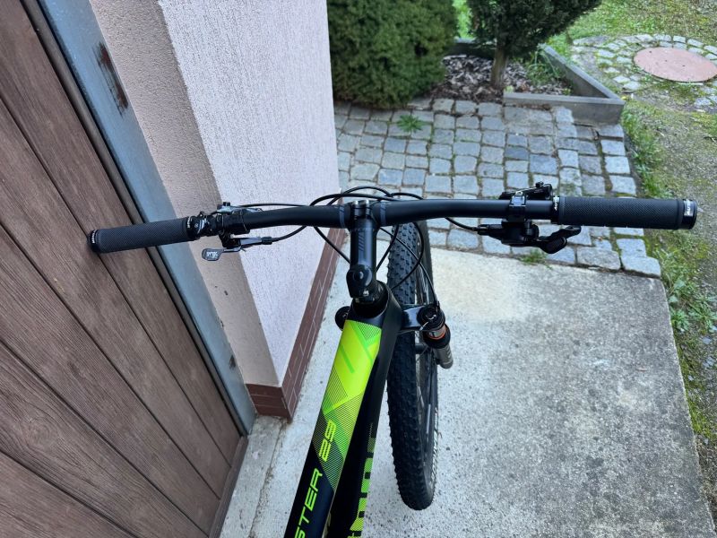 Author master, karbonový, s teleskopickou sedlovkou, super stav, téměř nejetý