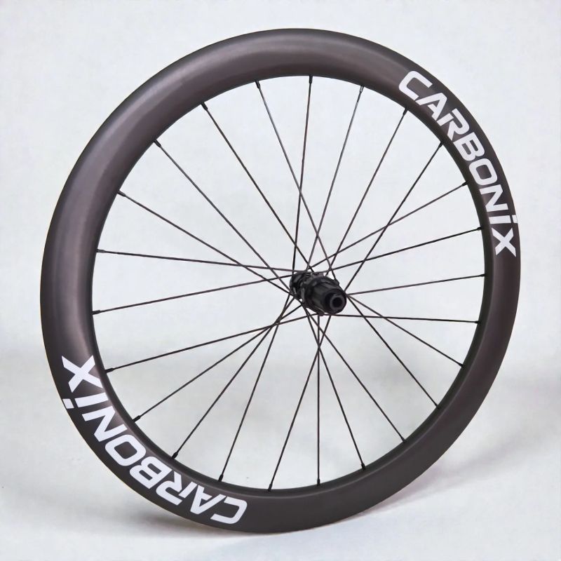 Silniční karbonová kola Carbonix ENTRY 50 - profesionální vzhled i výkon za férovou cenu (1510 g)!