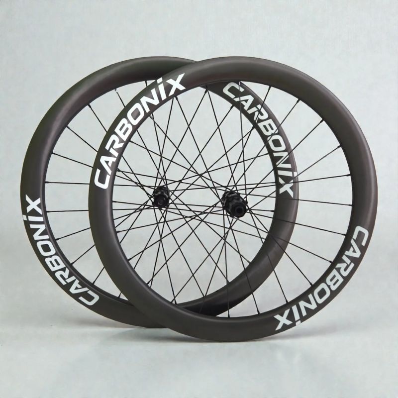 Silniční karbonová kola Carbonix ENTRY 50 - profesionální vzhled i výkon za férovou cenu (1510 g)!