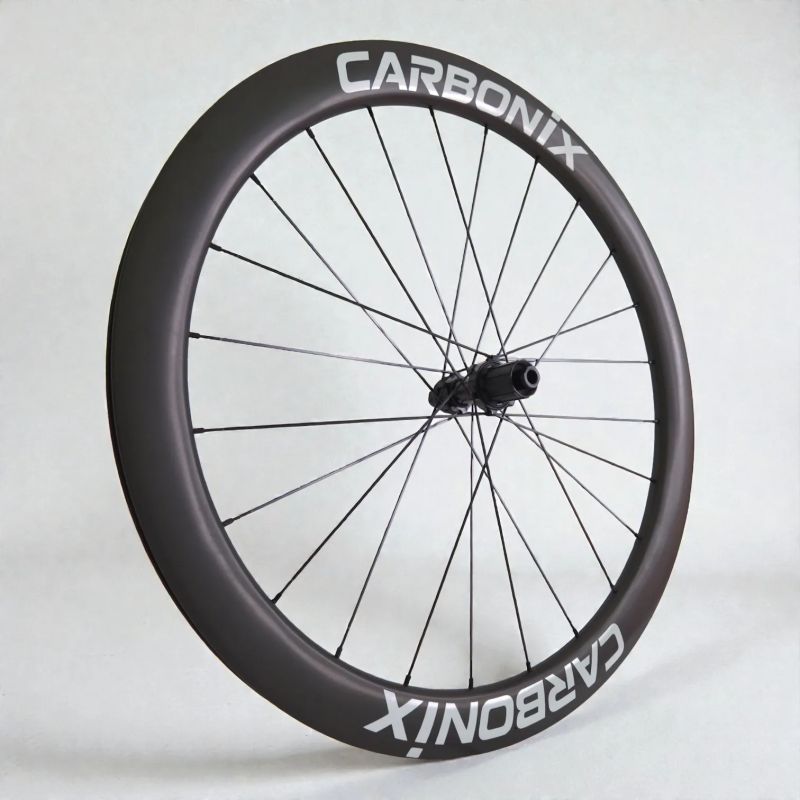 Silniční karbonová kola Carbonix ENTRY 50 - profesionální vzhled i výkon za férovou cenu (1510 g)!