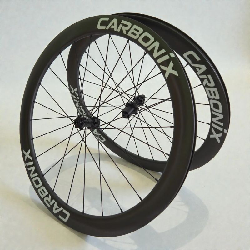 Silniční karbonová kola Carbonix ENTRY 50 - profesionální vzhled i výkon za férovou cenu (1510 g)!
