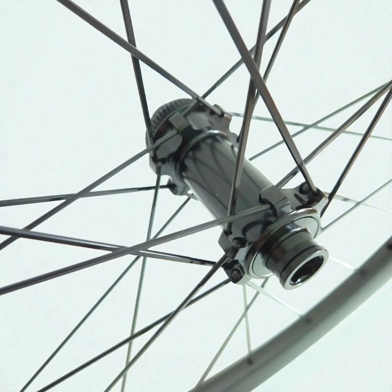 Silniční karbonová kola Carbonix ENTRY 50 - profesionální vzhled i výkon za férovou cenu (1510 g)!