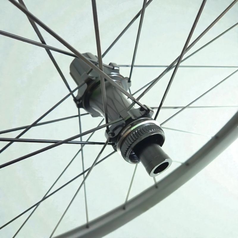 Silniční karbonová kola Carbonix ENTRY 50 - profesionální vzhled i výkon za férovou cenu (1510 g)!