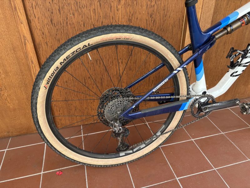 CANYON LUX CFR, vel. L - 495 mm - SHIMANO XTR 1 x 12 / FOX 