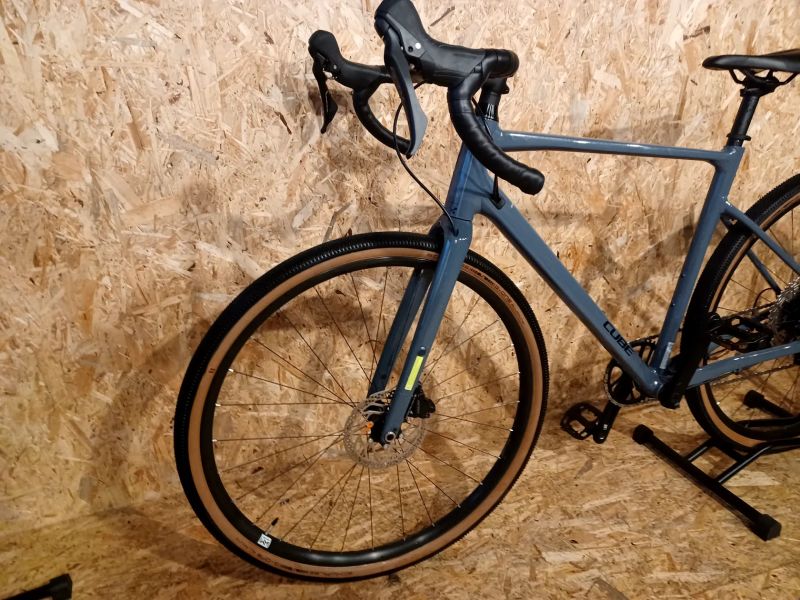 CUBE NUROAD EX 28" 2025, velikost rámu M