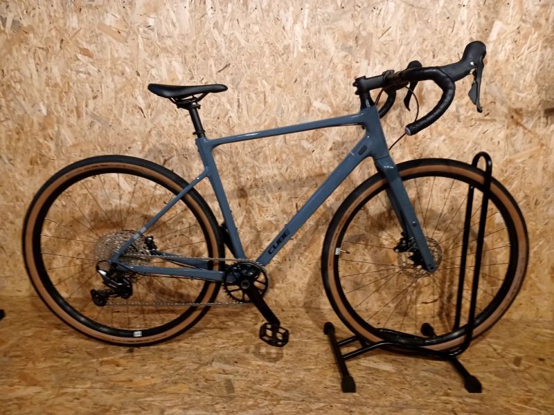 CUBE NUROAD EX 28" 2025, velikost rámu M