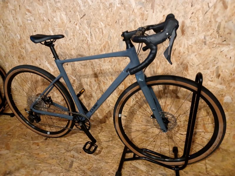 CUBE NUROAD EX 28" 2025, velikost rámu M