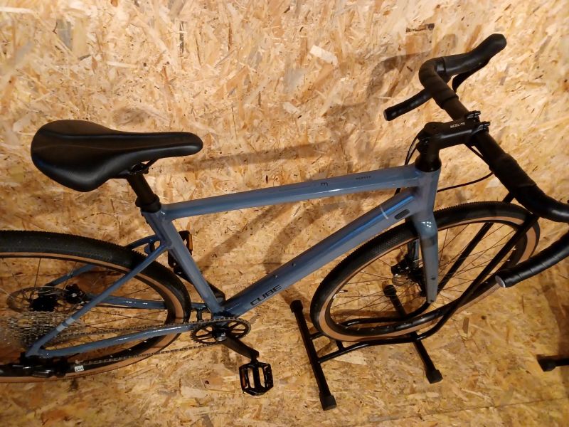 CUBE NUROAD EX 28" 2025, velikost rámu M