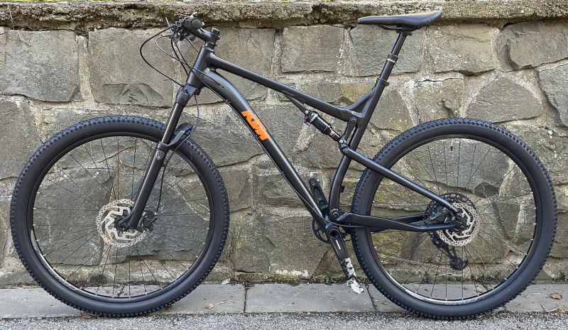 Celoodpružené horské kolo KTM 29 2024