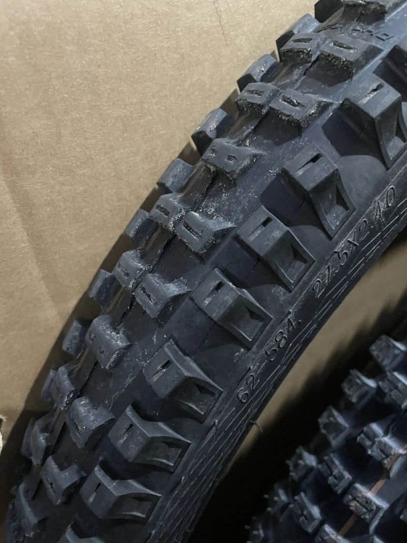 Schwalbe Magic Mary 29, Big Betty 27,5 nová