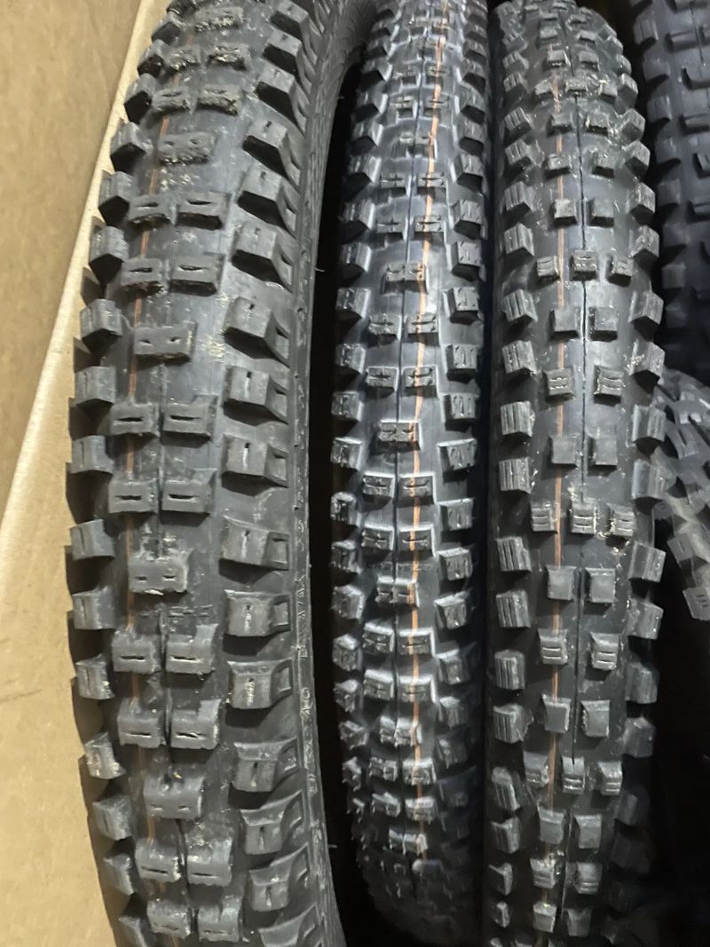 Schwalbe Magic Mary 29, Big Betty 27,5 nová